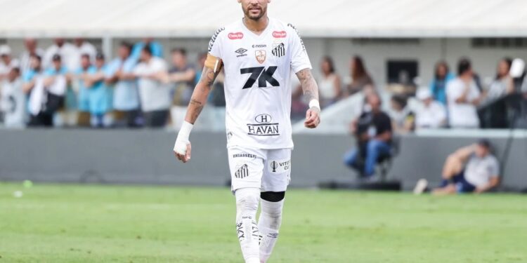 Neymar se declara ao Santos, mas deixa futuro com a equipe em aberto