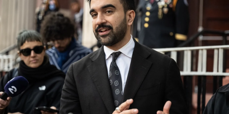 Zohran Mamdani orienta imigrantes sobre como agir diante do ICE