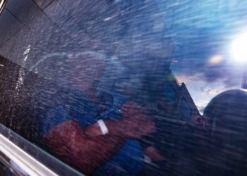 Após cirurgias, Bolsonaro recebe alta e volta à prisão 8 dias depois. Vídeo