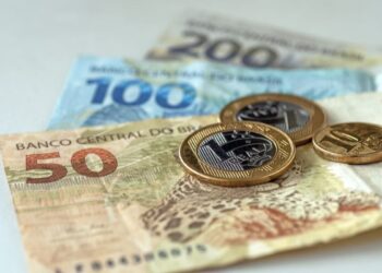 Começa a valer o salário mínimo de R$ 1.621. Entenda o que muda