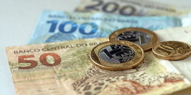 Começa a valer o salário mínimo de R$ 1.621. Entenda o que muda