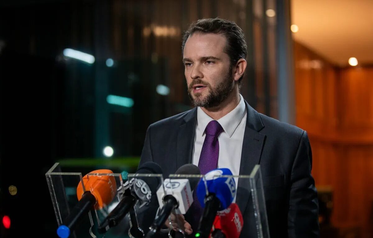 À CNN, Durigan diz que tarifas dos EUA são interferência eleitoral