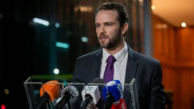 À CNN, Durigan diz que tarifas dos EUA são interferência eleitoral