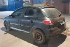 Adolescentes são apreendidos após pintarem carro furtado na zona leste
