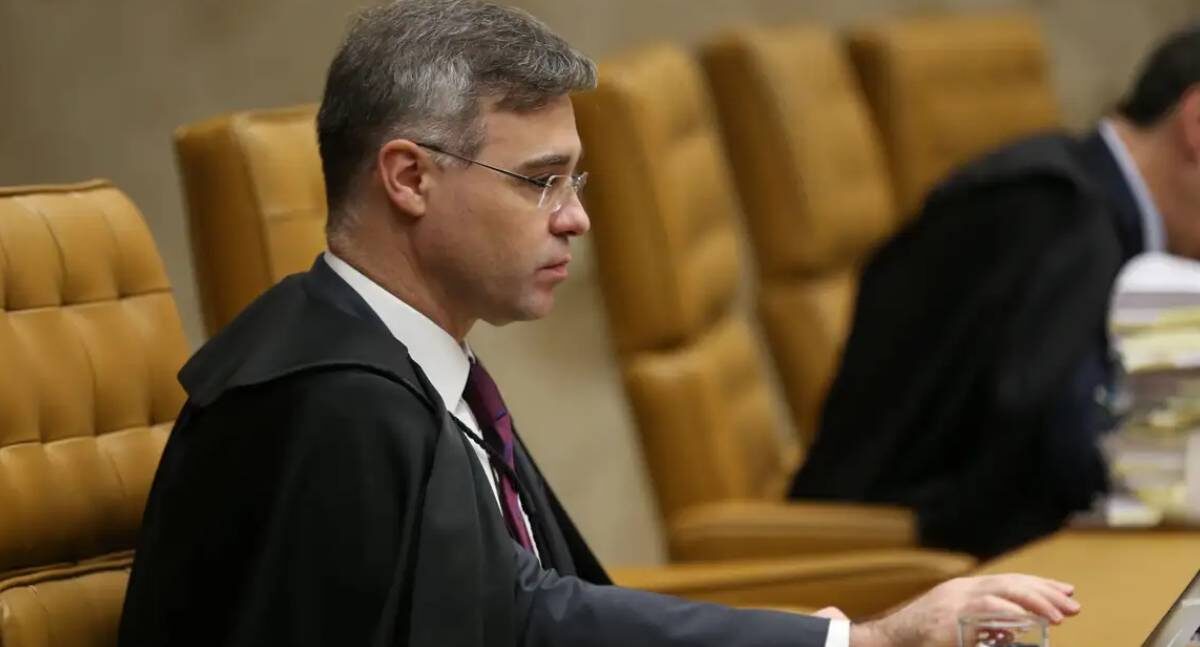 André Mendonça retira sigilo de 39 processos no STF e amplia publicidade de inquéritos