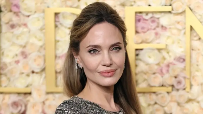 Angelina Jolie vende mansão histórica em Hollywood por R$ 128,41 milhões; veja imagens! Angelina Jolie vende mansão histórica em Hollywood por R$ 128,41 milhões; veja imagens!