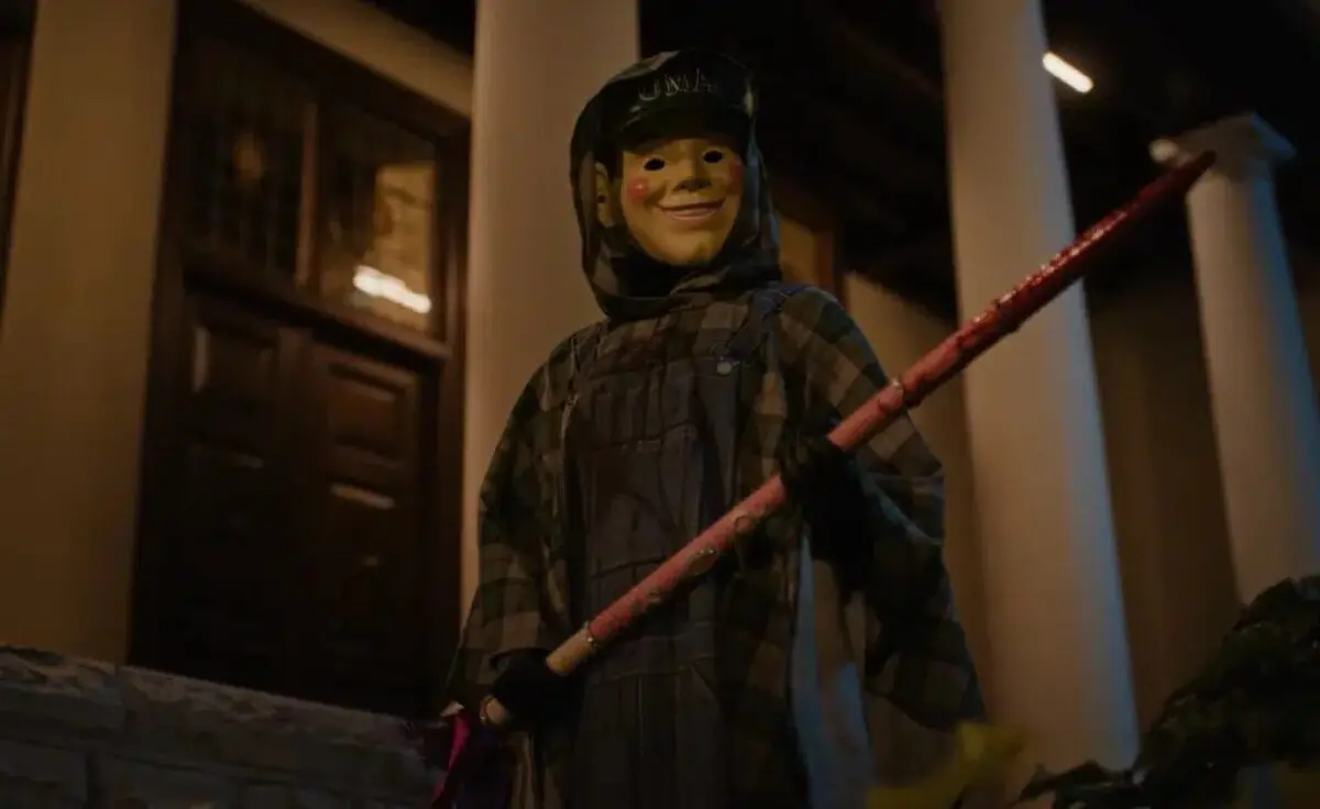 Assassino mascarado ataca universitárias no trailer do terror slasher ‘Buzzkill’; Confira!
