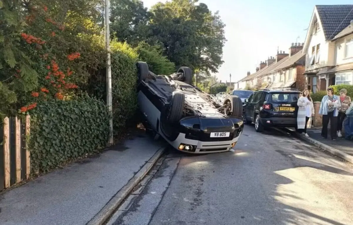 Atacante da Premier League capota carro a caminho de centro de treinamento