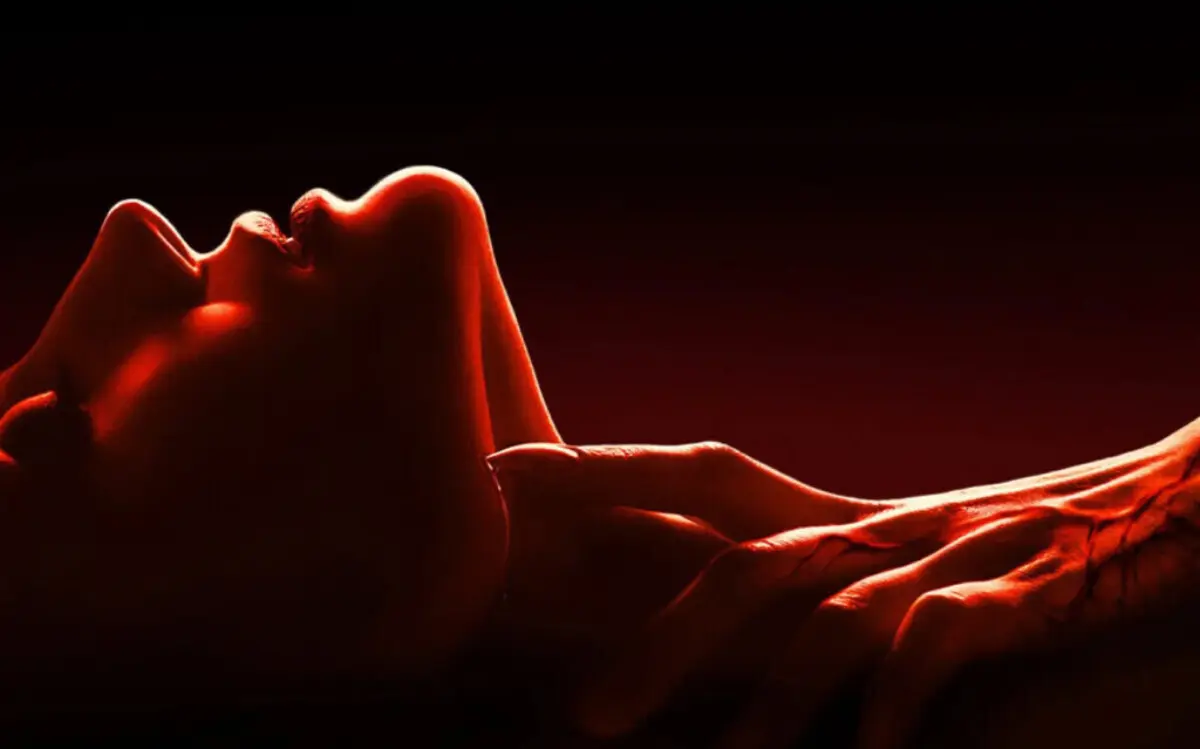 Atriz de ‘Feriado Sangrento’ luta pela sobrevivência no trailer do terror ‘Vampire Carnival’; Confira!
