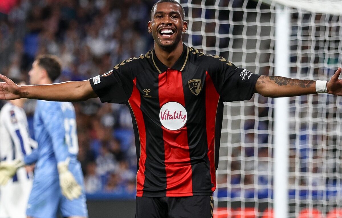 Bournemouth estreia em competições europeias com vitória e gol de Rayan