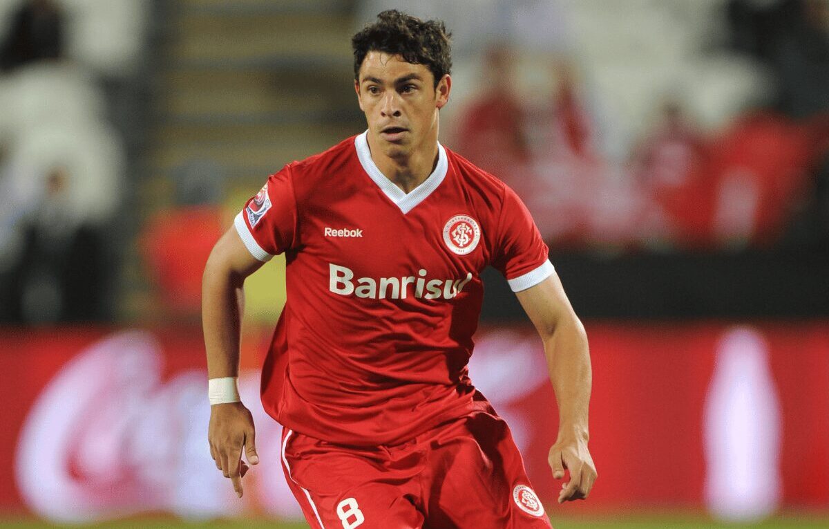 Campeão da Libertadores com o Internacional, Giuliano anuncia aposentadoria