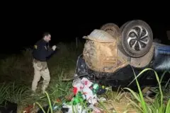 Capotamento na BR-364 deixa uma mulher morta e outras duas pessoas gravemente feridas