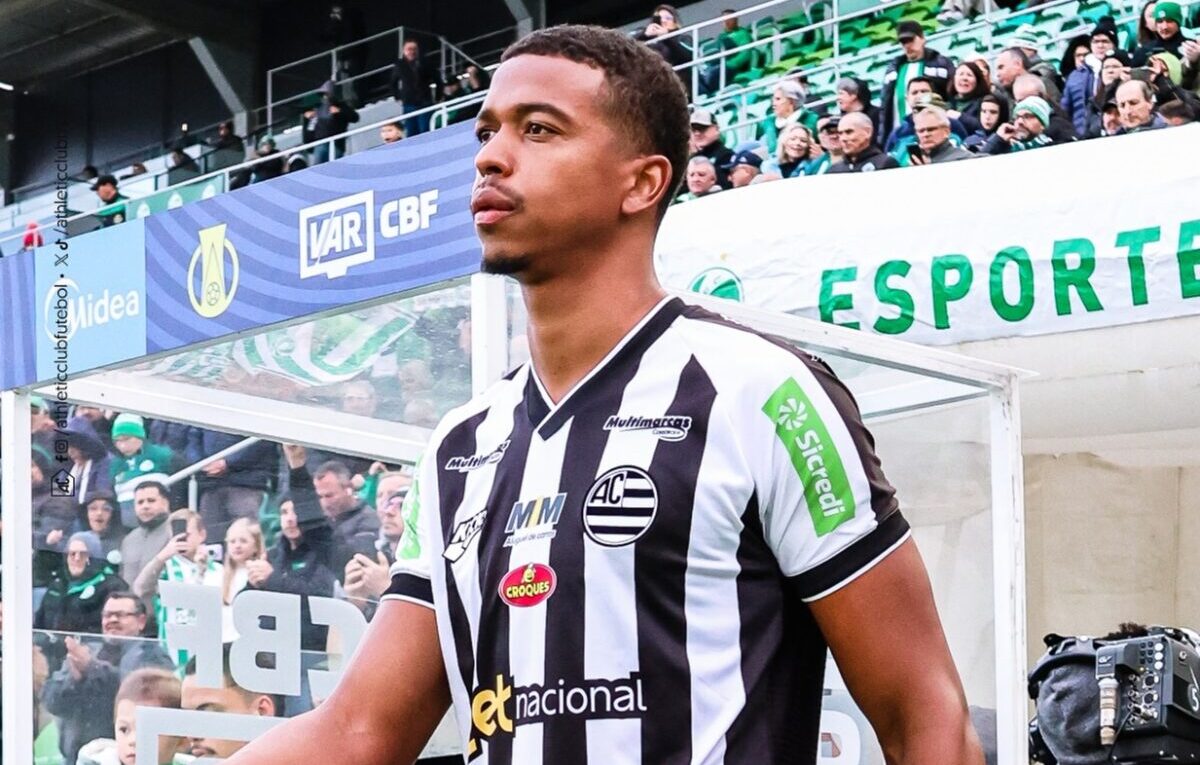 Carlinhos, emprestado ao Athletic, tem grave lesão após pancada na cabeça