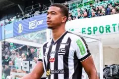 Carlinhos, emprestado ao Athletic, tem grave lesão após pancada na cabeça