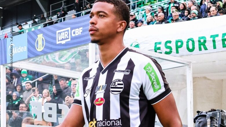 Carlinhos, emprestado ao Athletic, tem grave lesão após pancada na cabeça