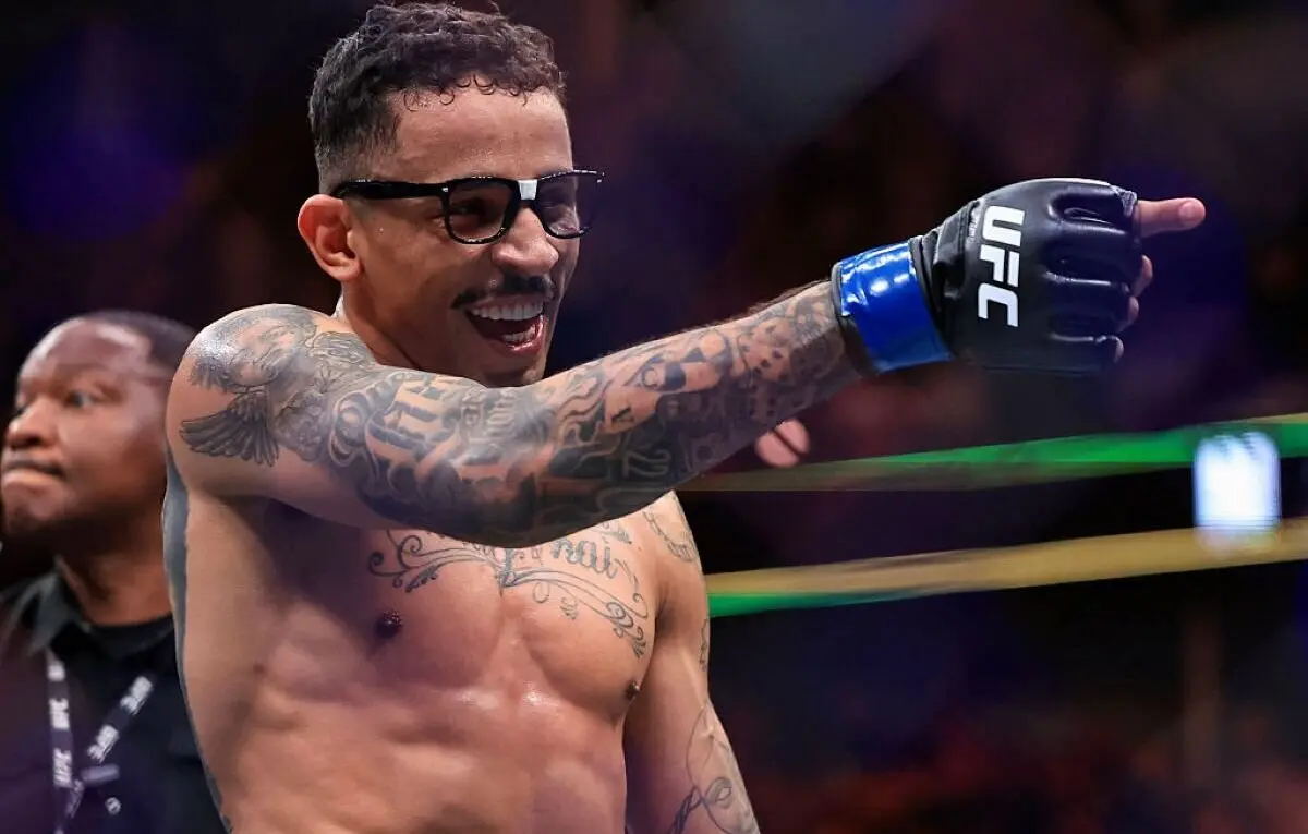 Carlos Prates anuncia luta contra Makhachev pelo cinturão dos meio-médios