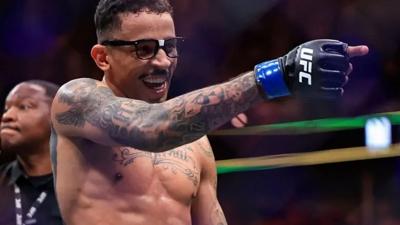 Carlos Prates anuncia luta contra Makhachev pelo cinturão dos meio-médios