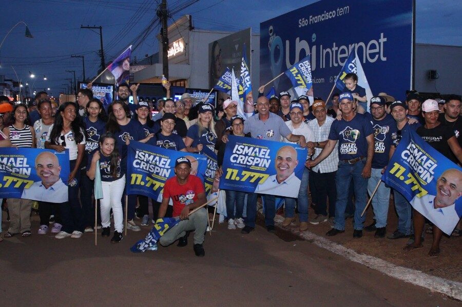 Com o apoio do prefeito, do vice-prefeito e vereadores, Ismael Crispin faz caminhada em São Francisco do Guaporé