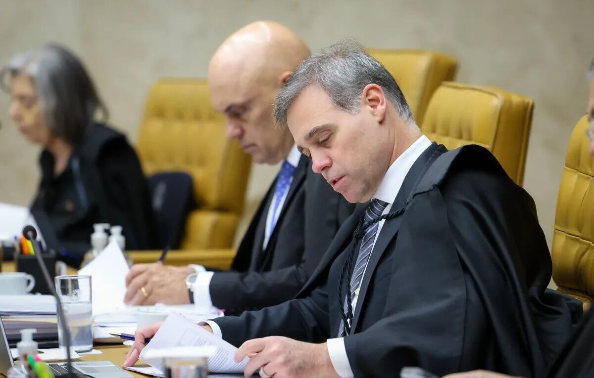 Crise expõe divisão interna e ameaça credibilidade do STF, diz professor