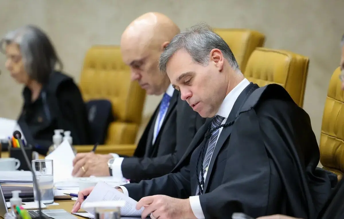Crise expõe divisão interna e ameaça credibilidade do STF, diz professor