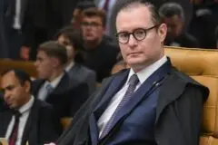 Cristiano Zanin reitera pedido de acesso a mídias de celular apreendido em investigação do STF