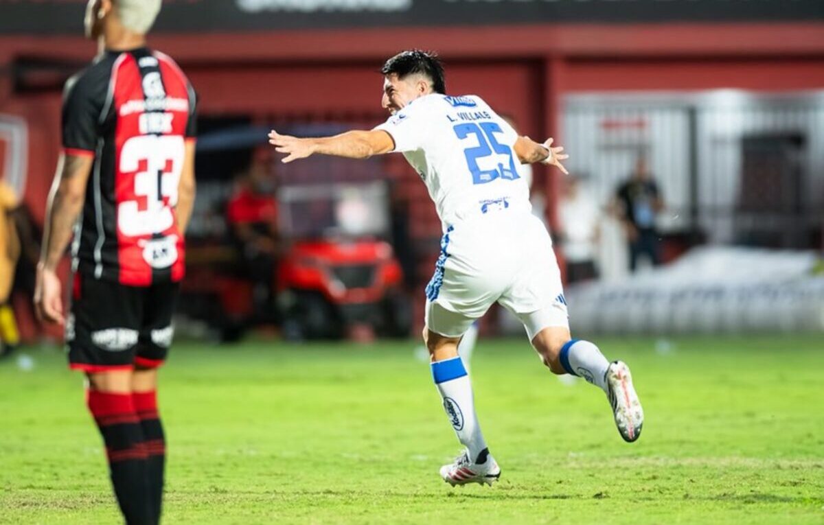 Cruzeiro vence o Vitória de virada e se aproxima do G-4 do Brasileirão