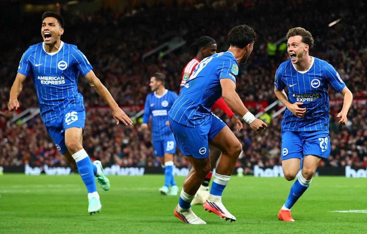 De virada, Brighton vence o United e avança na Copa da Liga Inglesa
