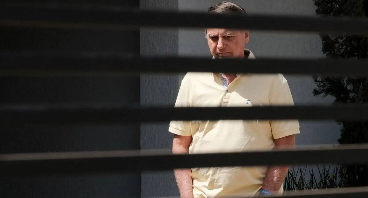 Defesa de Jair Bolsonaro pede ao STF suspensão de cumprimento de pena