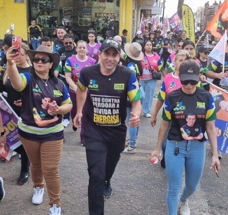 Dr. Breno Mendes reúne multidão em caminhada na Jatuarana, em Porto Velho