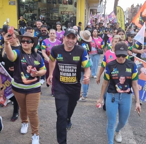 Dr. Breno Mendes reúne multidão em caminhada na Jatuarana, em Porto Velho
