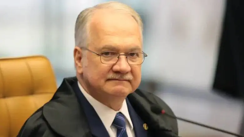 Edson Fachin dá prazo de 24 horas para André Mendonça derrubar sigilo integral de inquéritos da Operação Compliance Zero