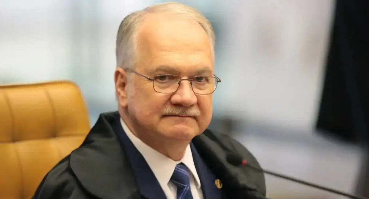 Edson Fachin dá prazo de 24 horas para André Mendonça derrubar sigilo integral de inquéritos da Operação Compliance Zero