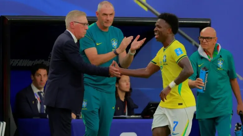 Em baixa, Vinícius Jr. é elogiado por Carlo Ancelotti: "Qualidade inegável"