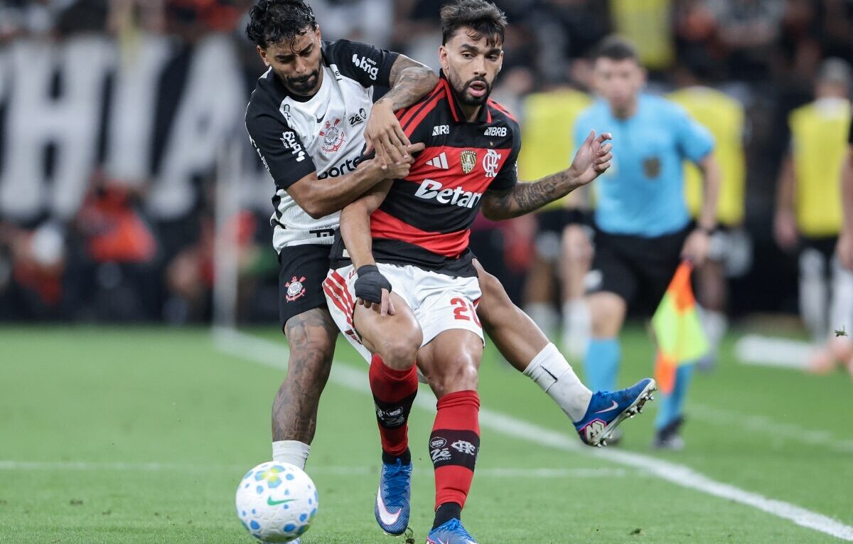 Em cenários opostos, Flamengo encara Corinthians pelo Brasileirão