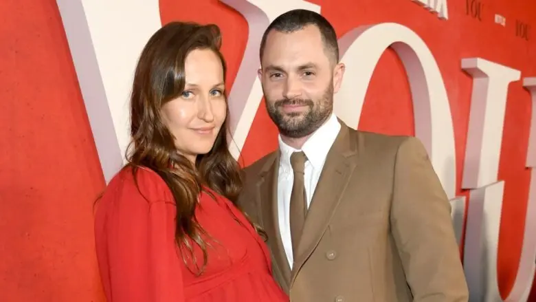 Esposa de Penn Badgley, Domino Kirke, fala pela 1ª vez sobre rumores de que teria proibido cenas de sexo do ator; assista Foto: Getty