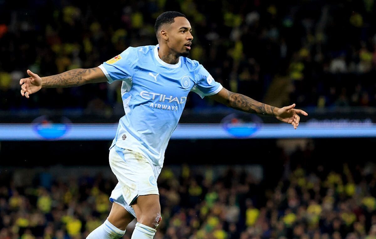 Ex-Palmeiras, Allan marca e dá assistência em estreia no Manchester City