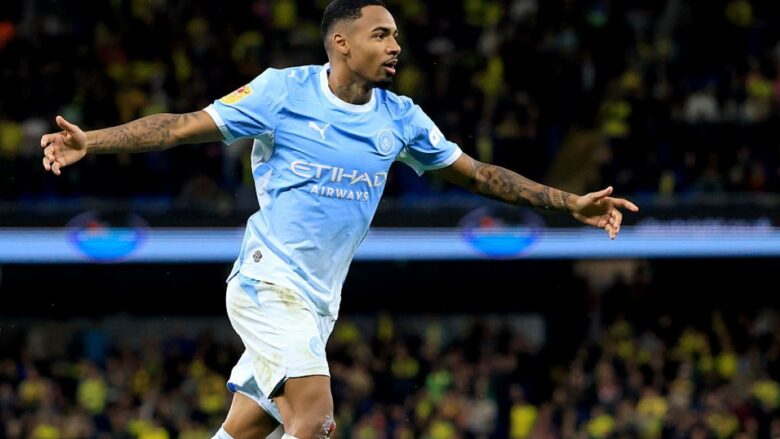 Ex-Palmeiras, Allan marca e dá assistência em estreia no Manchester City
