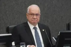 Fachin dá 24 horas para PF informar sobre celular de Vorcaro