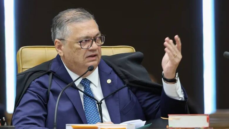 Flávio Dino determina investigação sobre suposta ligação de Vorcaro com cemitérios de São Paulo
