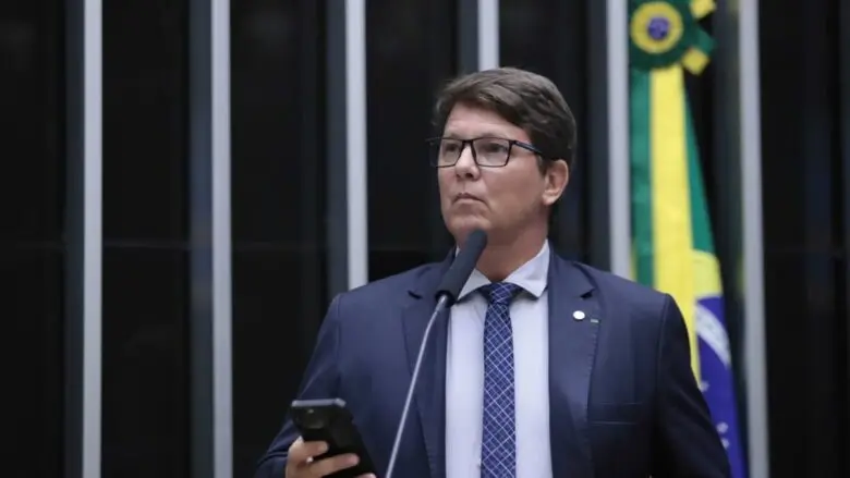 Frias nega irregularidade e diz que operação da PF é “cortina de fumaça”
