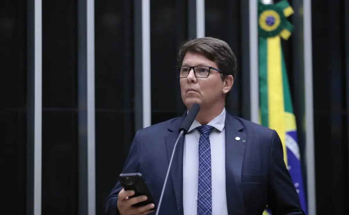 Frias nega irregularidade e diz que operação da PF é “cortina de fumaça”