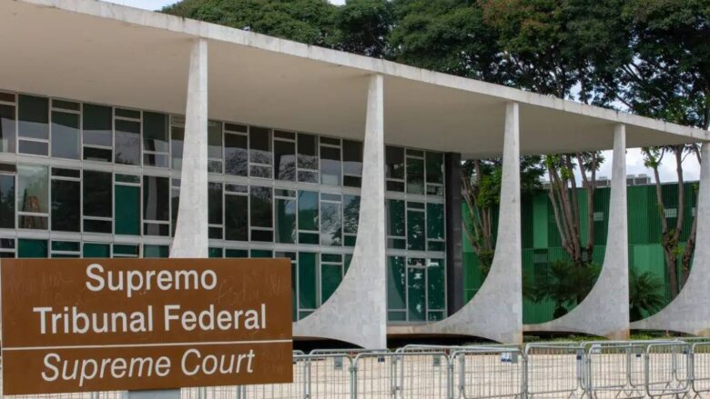 Gilmar Mendes pede adiamento de sessão no STF e sugere análise conjunta de inquéritos envolvendo ministros da Corte