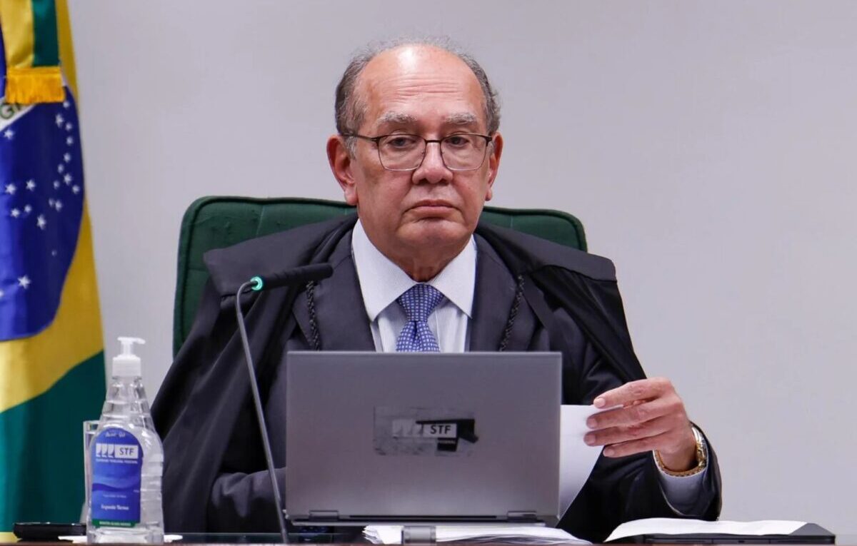 Gilmar sugere que integrantes do TSE devam ser afastados