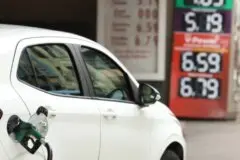 Governo federal anuncia pacote de 7 bilhões de reais mensais para conter alta nos combustíveis