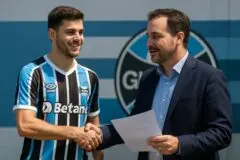 Grêmio promove zagueiro ao elenco principal e renova contrato até 2029