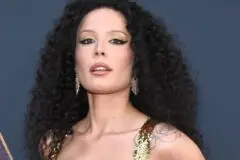 Halsey atualiza estado de saúde após ida ao hospital e revela se mantém show no Rock in Rio Halsey atualiza estado de saúde após ida ao hospital e revela se mantém show no Rock in Rio