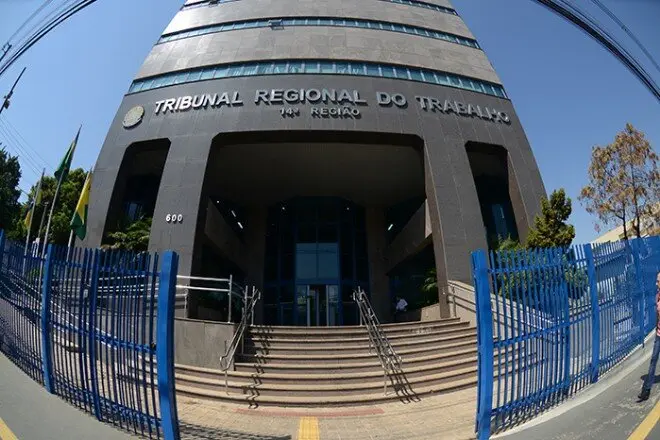 Justiça do Trabalho anula justa causa de trabalhadora acusada de furto por cliente