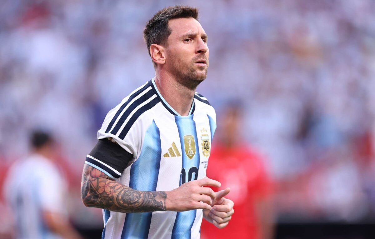 Lionel Messi é convocado para seleção argentina após anunciar aposentadoria
