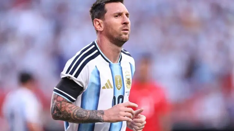 Lionel Messi é convocado para seleção argentina após anunciar aposentadoria