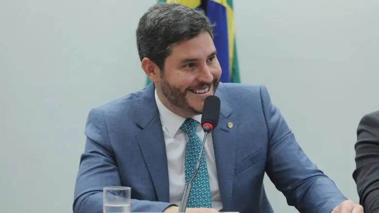Maurício Carvalho defende fortalecimento da saúde no interior para reduzir deslocamento de pacientes
